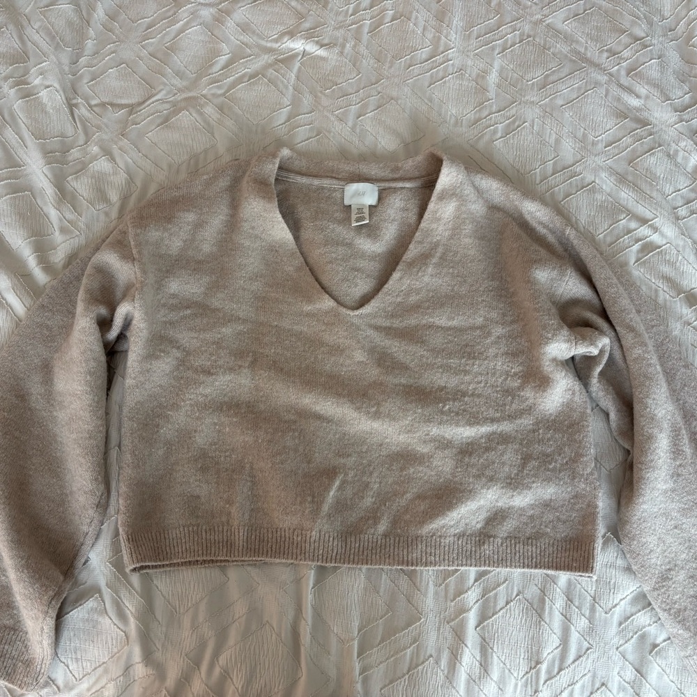 H&M sweater knit v neck cropped soft tan size xs